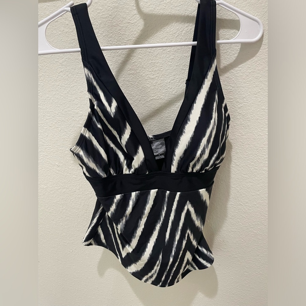 DKNY women’s tankini size medium new NWT Black and White Zebra Print Swim top